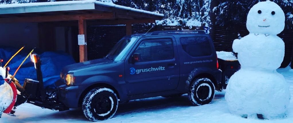 Schneeräumung Martinsried – sichere Gehwege und Zufahrten bei Schnee und Eis Schneeräumung Martinsried – sichere Gehwege und Zufahrten bei Schnee und Eis