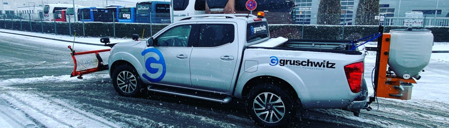 Streufahrzeug Olympiadorf – professioneller Winterdienst für Wohnanlagen und Gemeinschaftsflächen Streufahrzeug Olympiadorf – professioneller Winterdienst für Wohnanlagen und Gemeinschaftsflächen